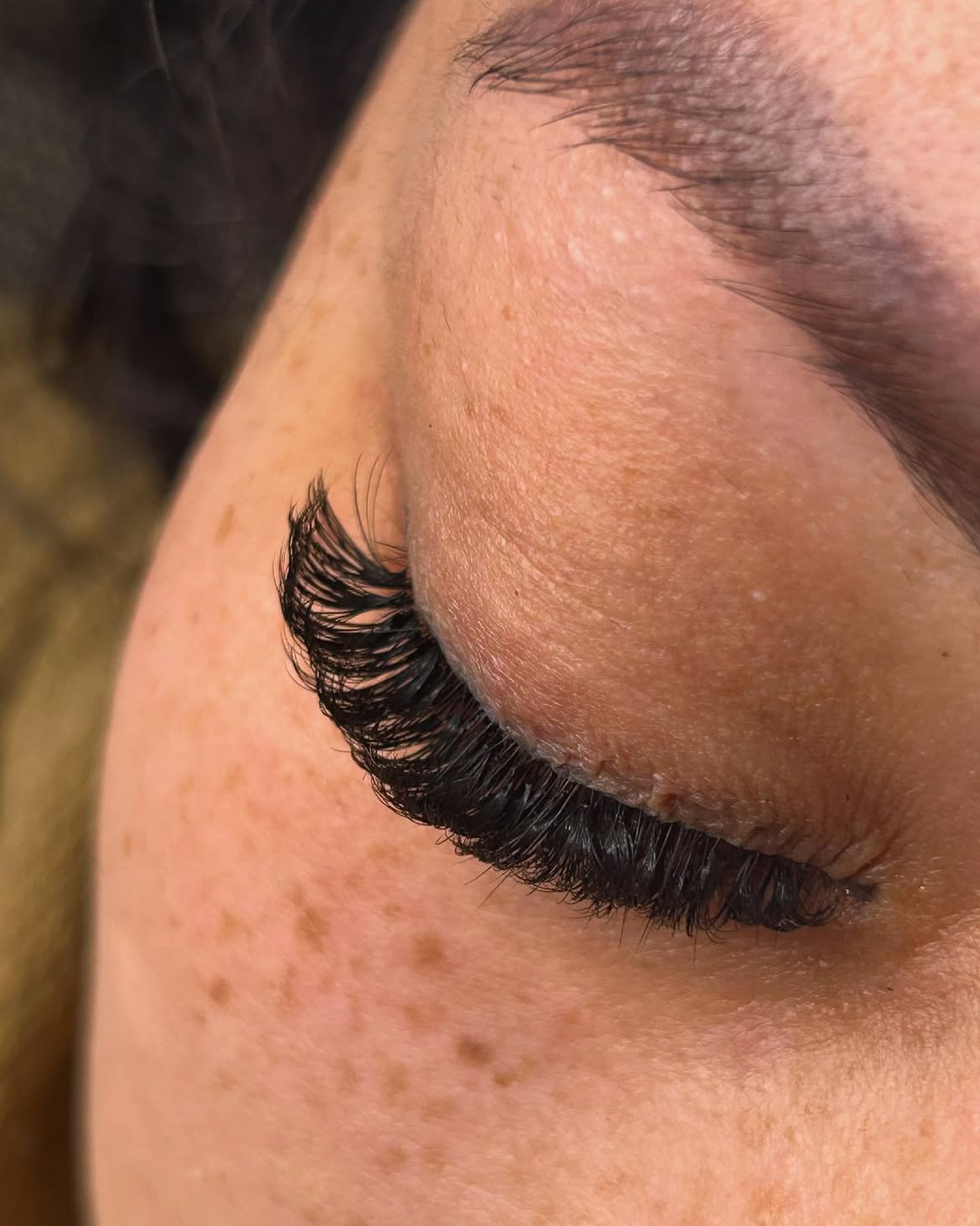 Extensiones de cejas pelo a pelo