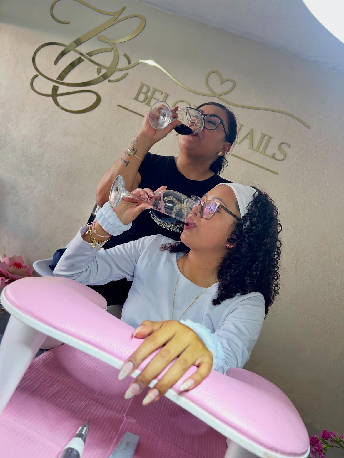 Pedicure spa relajante con sales minerales y masaje en Belcid Nails